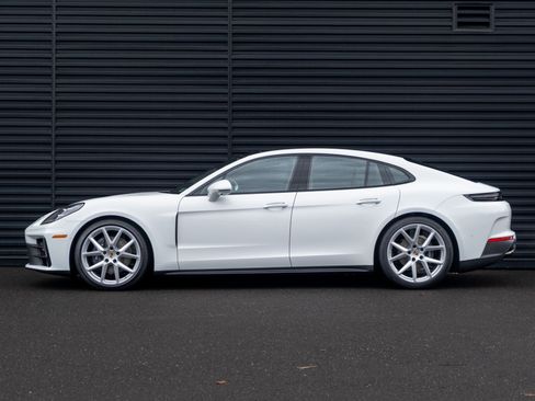 New 2026 Porsche Panamera 4 image 2