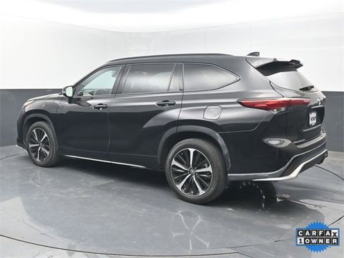 Used 2021 Toyota Highlander XSE image 3