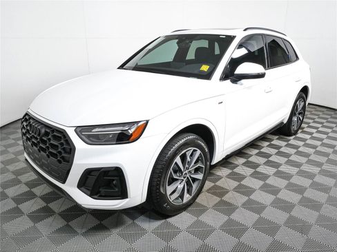 Used 2024 Audi Q5 2.0T Premium w/ Summer of Audi Package AWD/4WD image 30