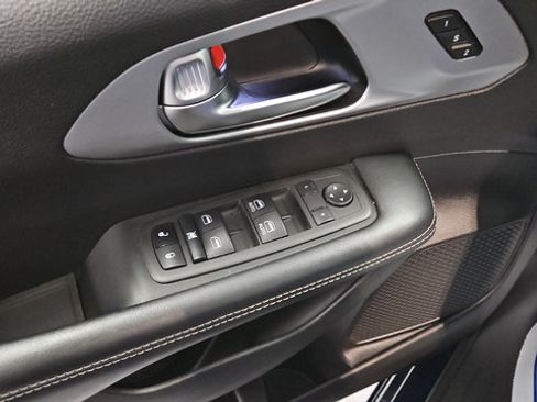 Used 2022 Chrysler Pacifica Touring-L w/ S Appearance Package FWD image 22