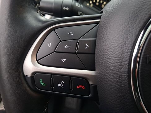 Used 2021 Jeep Compass Latitude w/ Sun and Sound Group AWD/4WD image 19