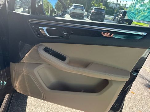 Used 2024 Porsche Macan image 18