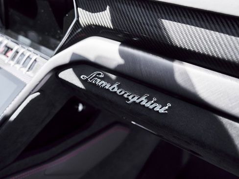 Used 2024 Lamborghini Urus Performante AWD/4WD image 52