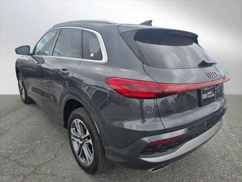 Used 2025 Audi Q5 Premium Plus w/ Premium Plus AWD/4WD image 5