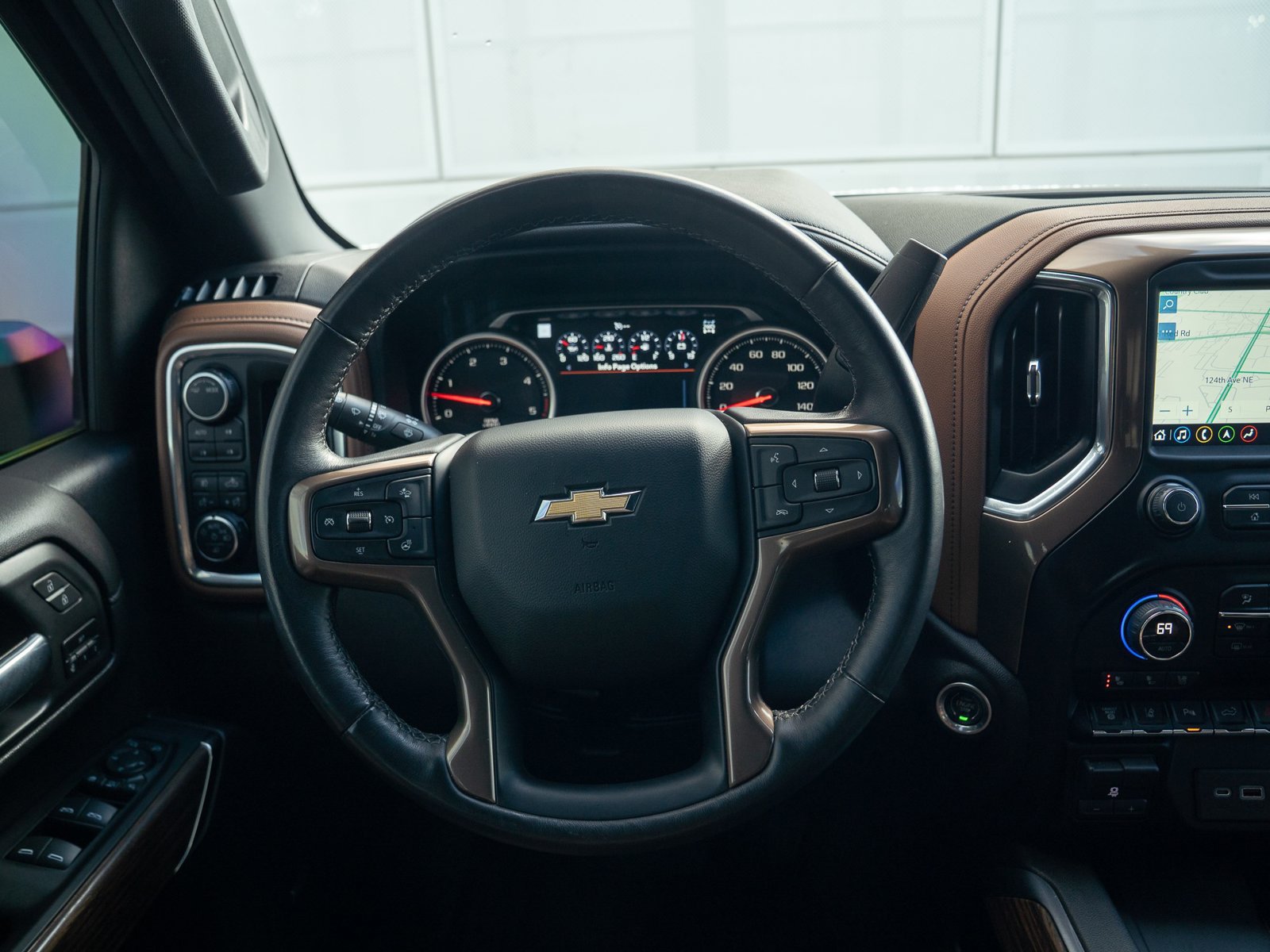 Used 2023 Chevrolet Silverado 2500 High Country AWD/4WD image 25