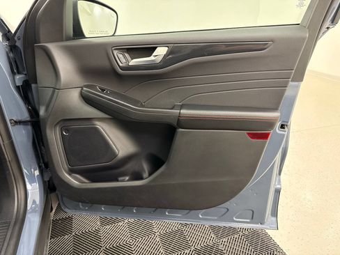 Used 2025 Ford Escape ST-Line w/ Tech Pack #1 FWD image 29