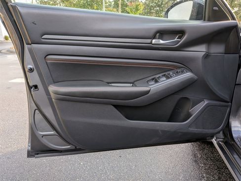 Used 2022 Nissan Altima 2.5 SR image 11