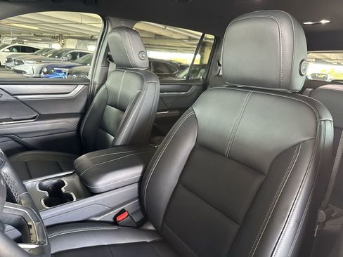 Used 2024 GMC Acadia Elevation image 15