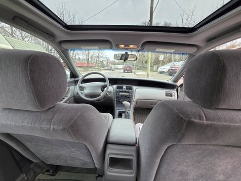 Used 2000 Toyota Avalon XLS image 13