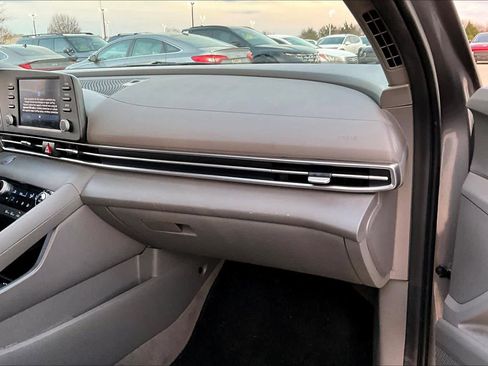 Certified 2023 Hyundai Elantra SEL image 17