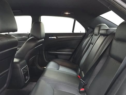 Used 2011 Chrysler 300 Limited RWD image 6