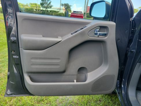 Used 2015 Nissan Frontier SV RWD image 12