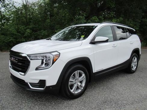 Used 2022 GMC Terrain SLE w/ Driver Convenience Package FWD image 3