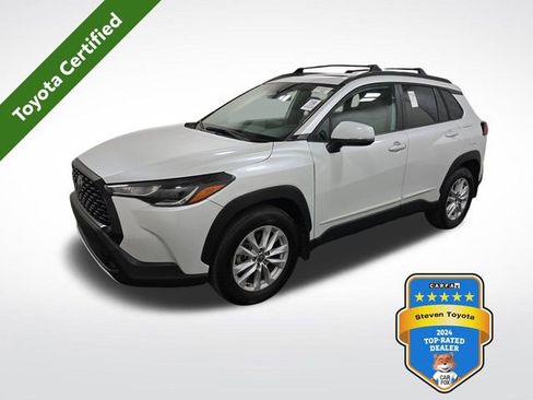 Used 2023 Toyota Corolla Cross LE image 1