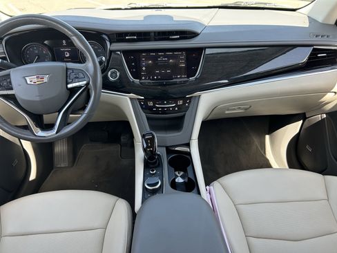 Certified 2021 Cadillac XT6 Premium Luxury FWD image 16