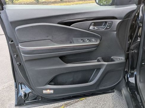 Used 2022 Honda Pilot Black Edition image 12