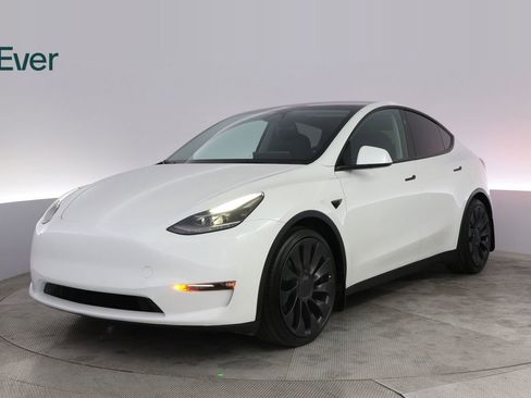 Used 2024 Tesla Model Y Performance AWD/4WD image 2
