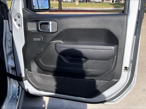 Used 2024 Jeep Wrangler Unlimited Rubicon w/ Technology Group image 20