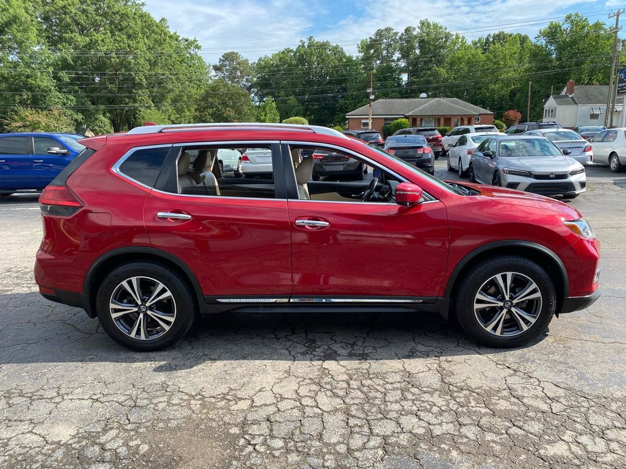 Used 2017 Nissan Rogue SL FWD image 3