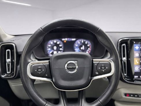 Used 2019 Volvo XC40 T5 Momentum image 13