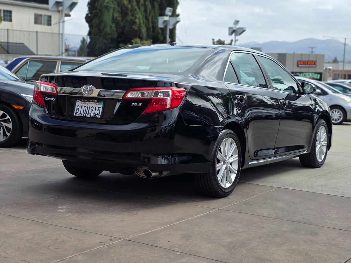 Used 2012 Toyota Camry XLE w/ Leather Pkg FWD image 12