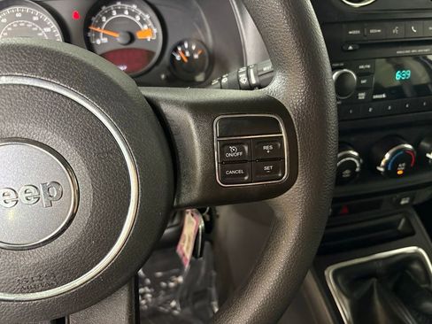 Used 2016 Jeep Patriot Sport image 18
