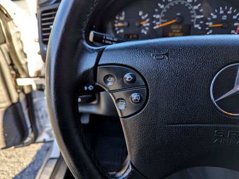 Used 2002 Mercedes-Benz CLK 320 Cabriolet image 16