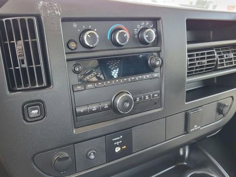Used 2018 Chevrolet Express 2500 w/ Driver Convenience Package image 7