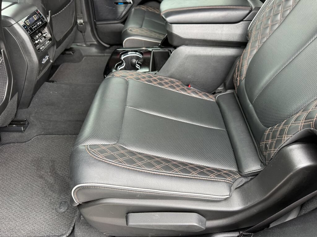 Used 2025 Jeep Grand Cherokee L Summit w/ Obsidian Package AWD/4WD image 11