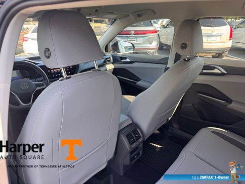 Used 2024 Volkswagen Taos SE image 11