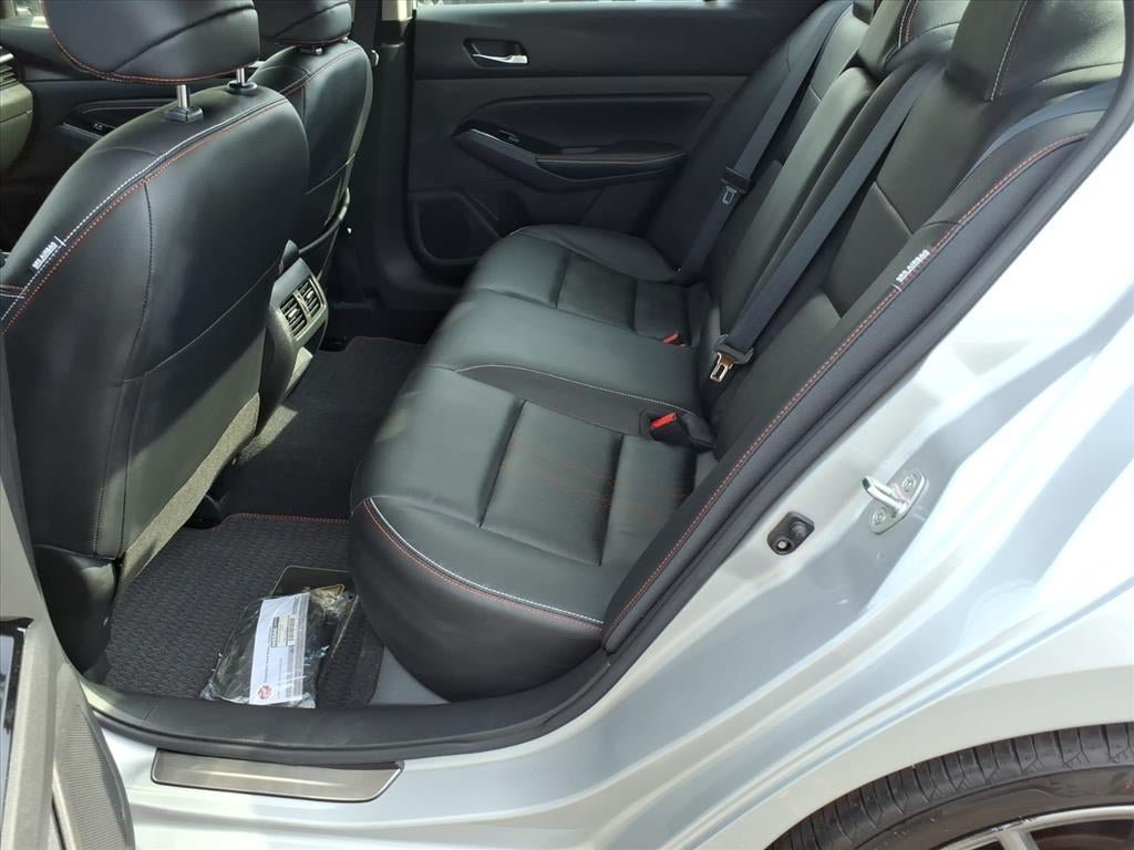 Used 2023 Nissan Altima 2.0 SR FWD image 13