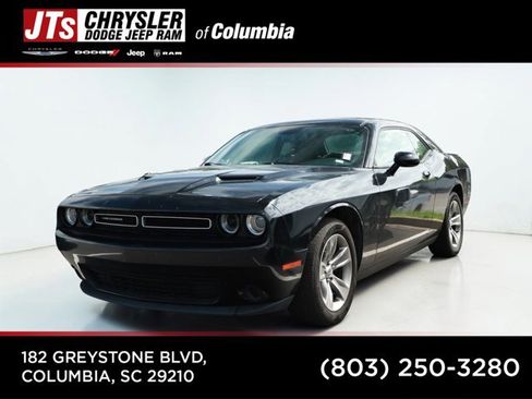Used 2021 Dodge Challenger SXT RWD image 1