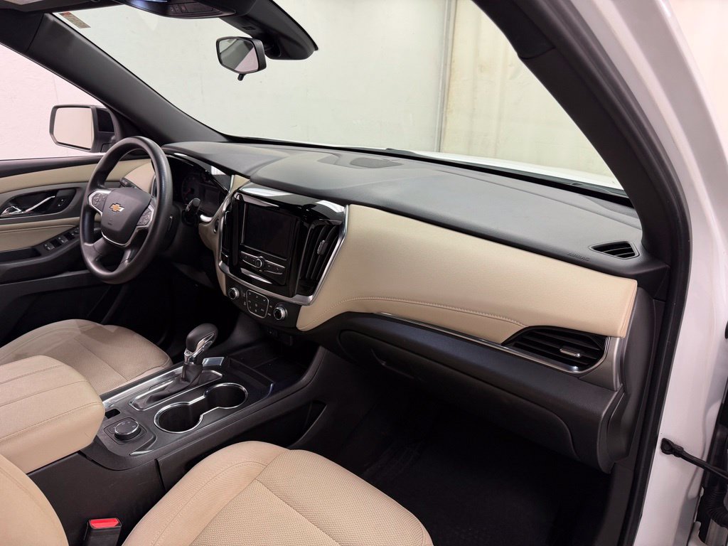 Used 2022 Chevrolet Traverse LS AWD/4WD image 13
