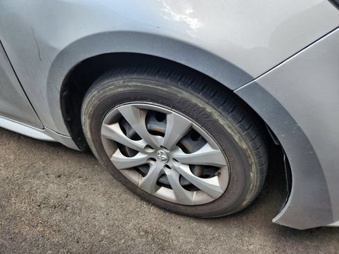 Used 2022 Toyota Corolla LE FWD image 5