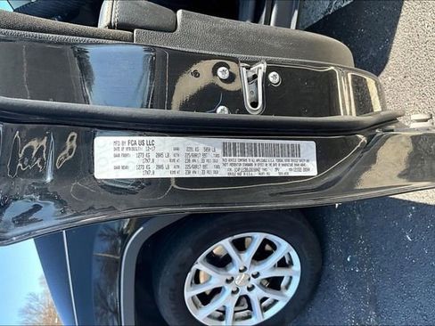 Used 2018 Jeep Cherokee Latitude FWD image 4