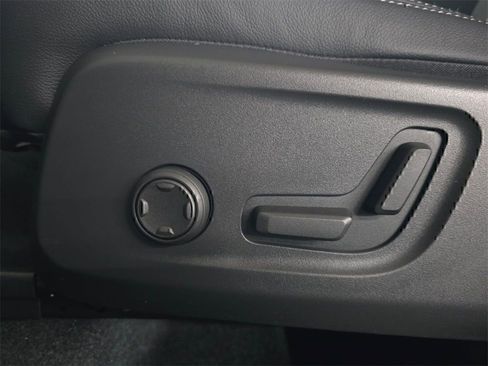 New 2026 Volvo XC40 B5 Ultra w/ Climate Package image 23