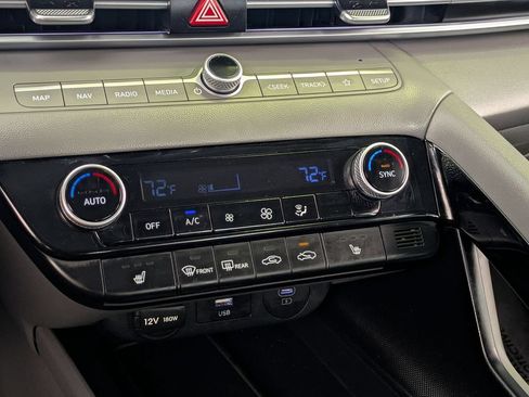 Used 2025 Hyundai Elantra SEL FWD image 30