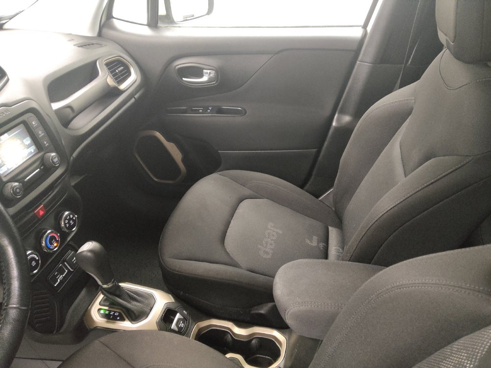 Used 2017 Jeep Renegade Latitude FWD image 26