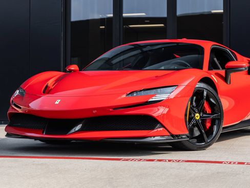 Used 2021 Ferrari SF90 Stradale AWD/4WD image 3