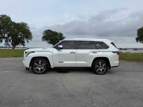 Used 2025 Toyota Sequoia Capstone AWD/4WD image 2