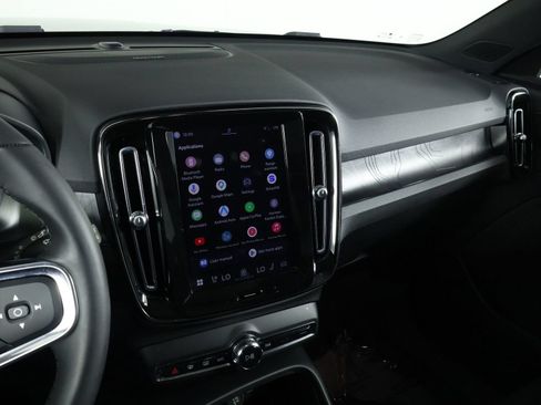 Used 2023 Volvo XC40 Recharge Ultimate w/ Protection Package Premier AWD/4WD image 9