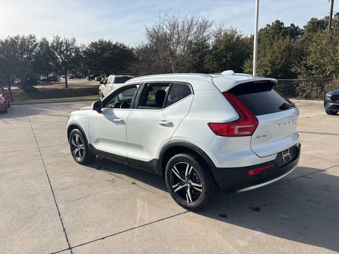 Certified 2025 Volvo XC40 B5 Core image 8