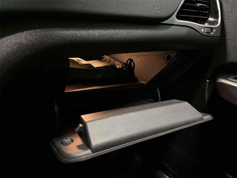 Used 2021 Jeep Cherokee Limited image 37