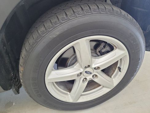 Used 2017 Ford Explorer XLT AWD/4WD image 31