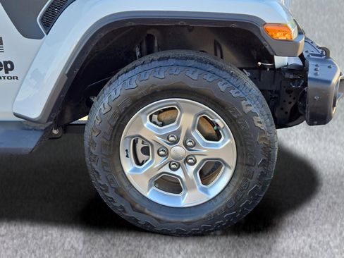 Used 2021 Jeep Gladiator Sport image 31