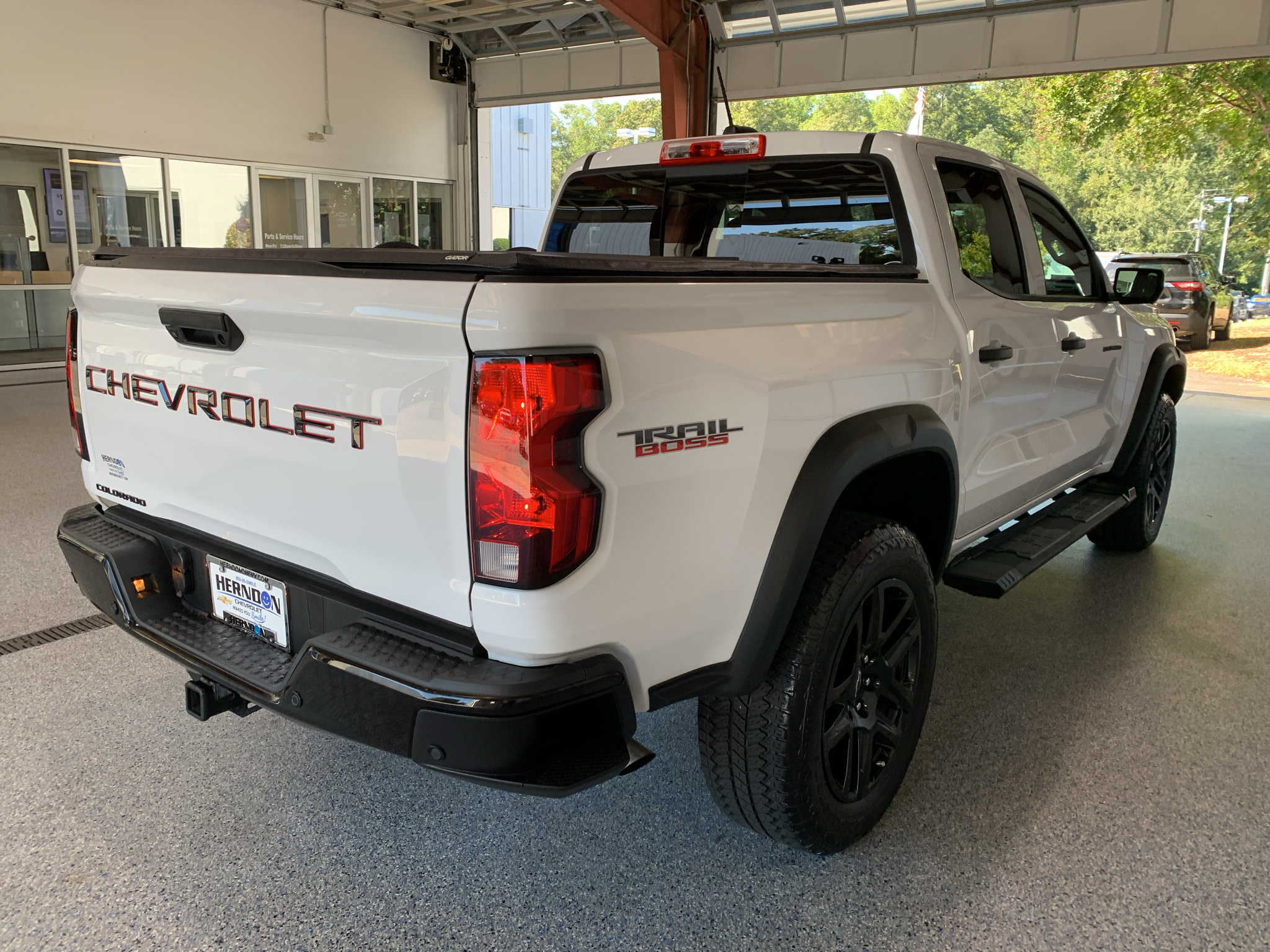 Used 2024 Chevrolet Colorado Trail Boss w/ Technology Package AWD/4WD image 11