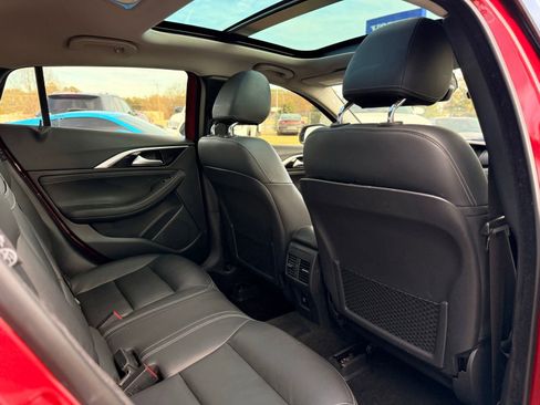 Used 2017 INFINITI QX30 image 25