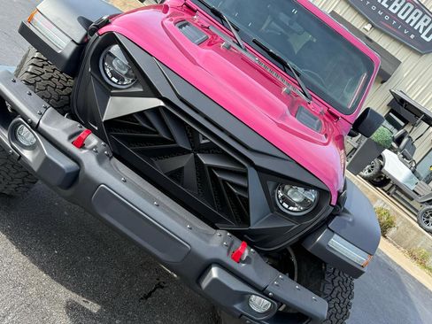 Used 2022 Jeep Wrangler Unlimited Rubicon w/ Xtreme Recon 35" Tire Package AWD/4WD image 9