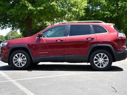 Used 2019 Jeep Cherokee Latitude w/ Cold Weather Group AWD/4WD image 4