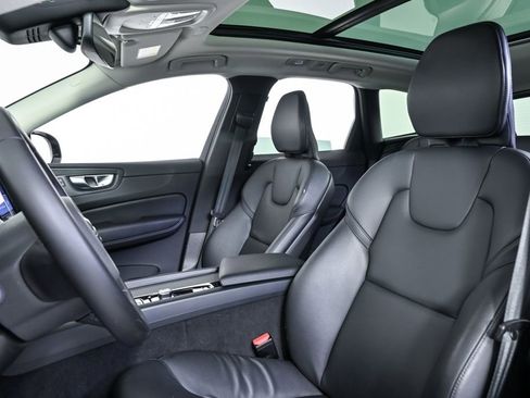 Used 2025 Volvo XC60 B5 Core AWD/4WD image 7